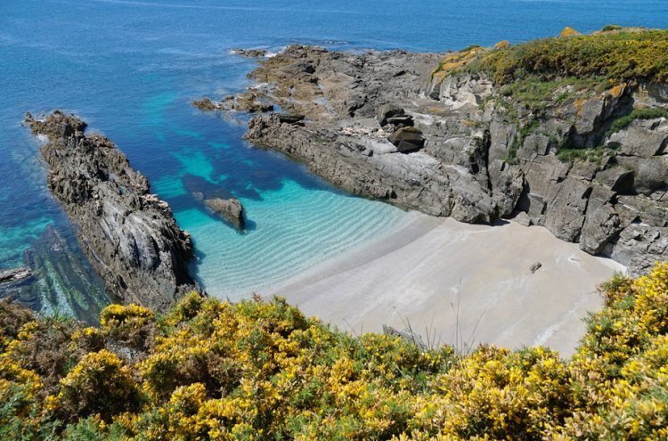Escapada a Cangas: hotel 3* superior con desayuno desde 39€