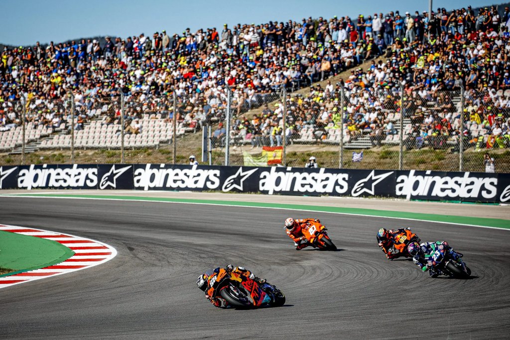 Vive 3 días de MotoGP en Portimão con hotel 3★ incluido