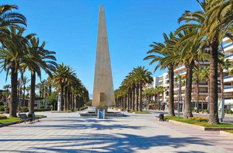 Escapada 4★ en Salou con PortAventura y Ferrari Land + Vermut gratis