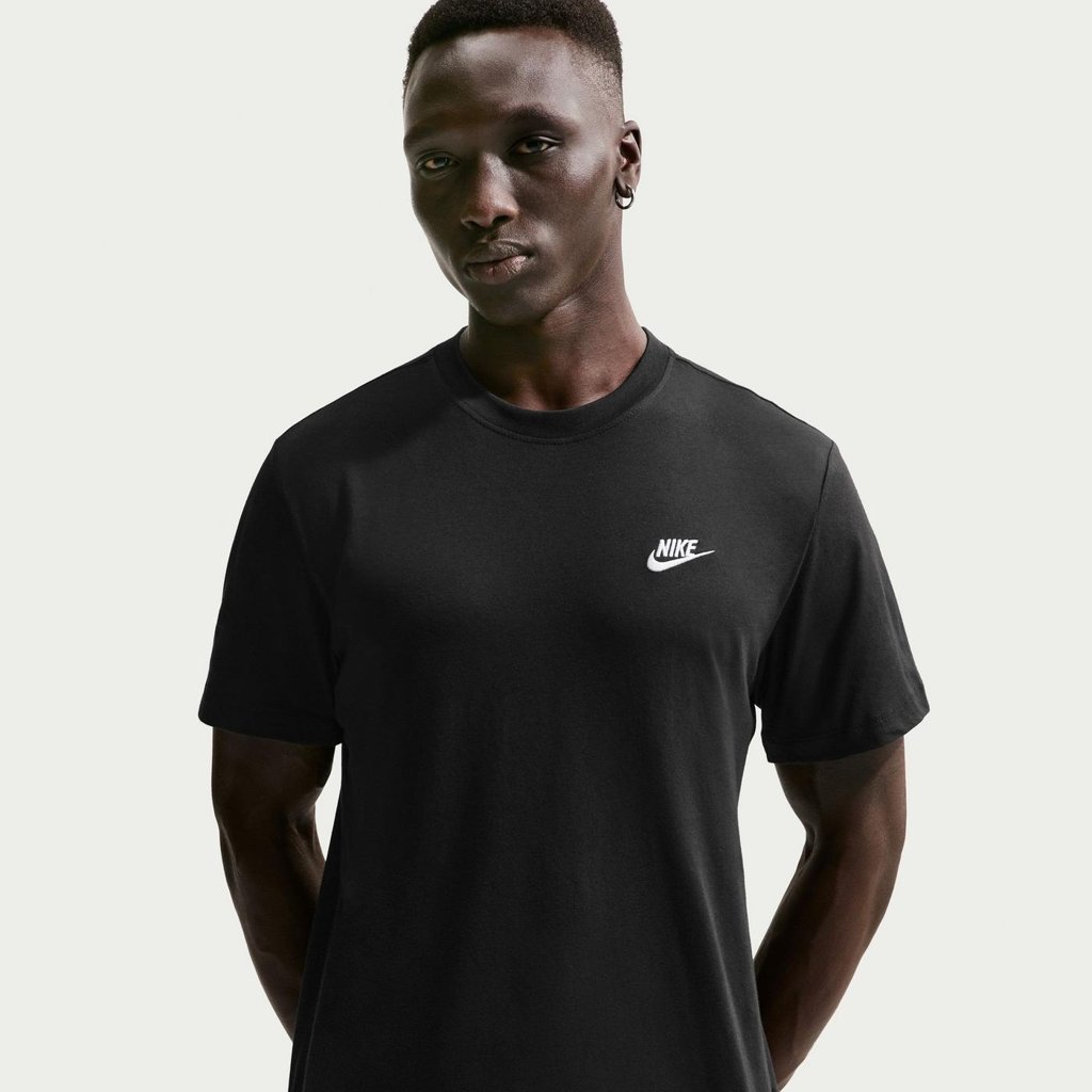 Aprovecha la rebaja de la camiseta Nike Sportswear Club