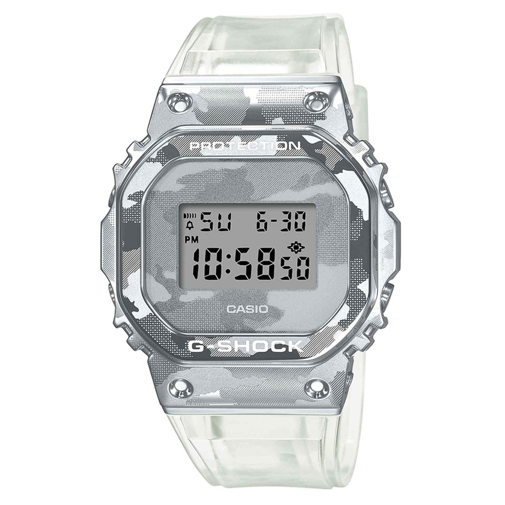 Reloj Casio G‑Shock GM‑5600SCM‑1ER, bisel acero y esqueleto camo