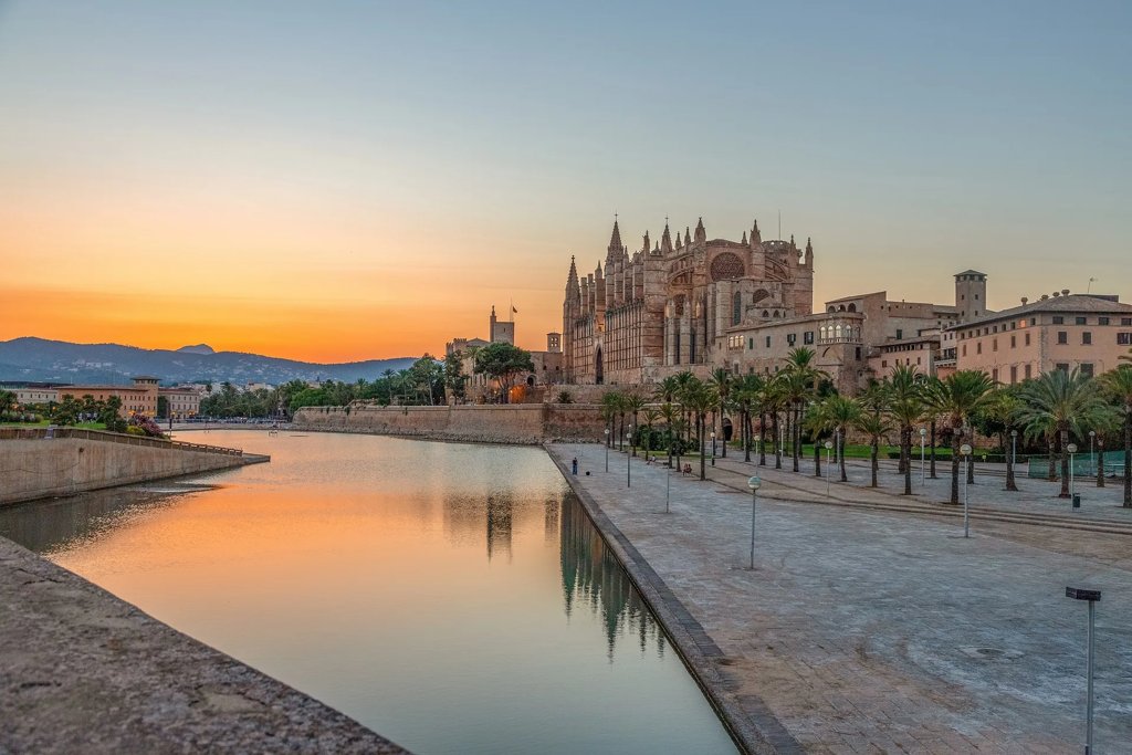 ¡OCTUBRE EN MALLORCA CON TODO INCLUIDO! Desde 4 noches: Ferry con tu coche + Hotel 3*, toboganes y animación |