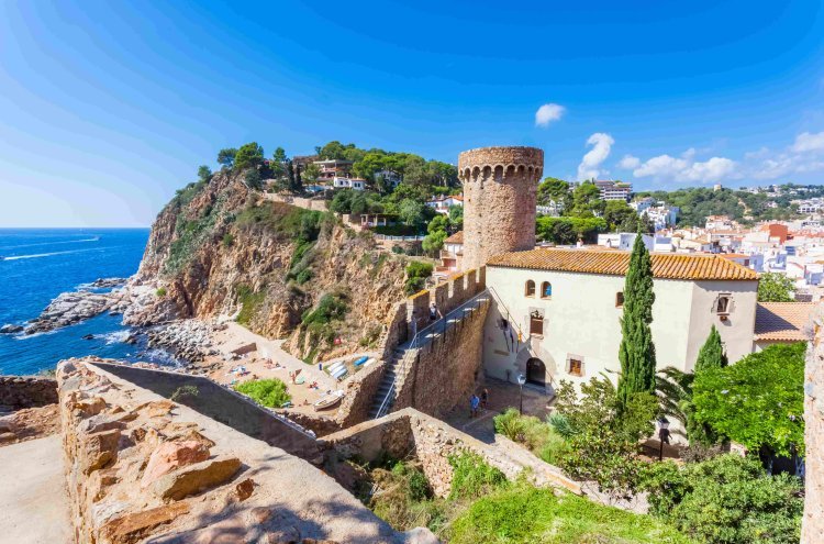 Escapada familiar 4★ en Tossa de Mar con media pensión y niños al 60%