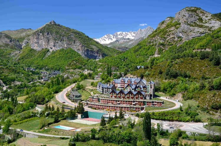 Escapada termal 4★ en el Pirineo: Balneario Panticosa con desayuno