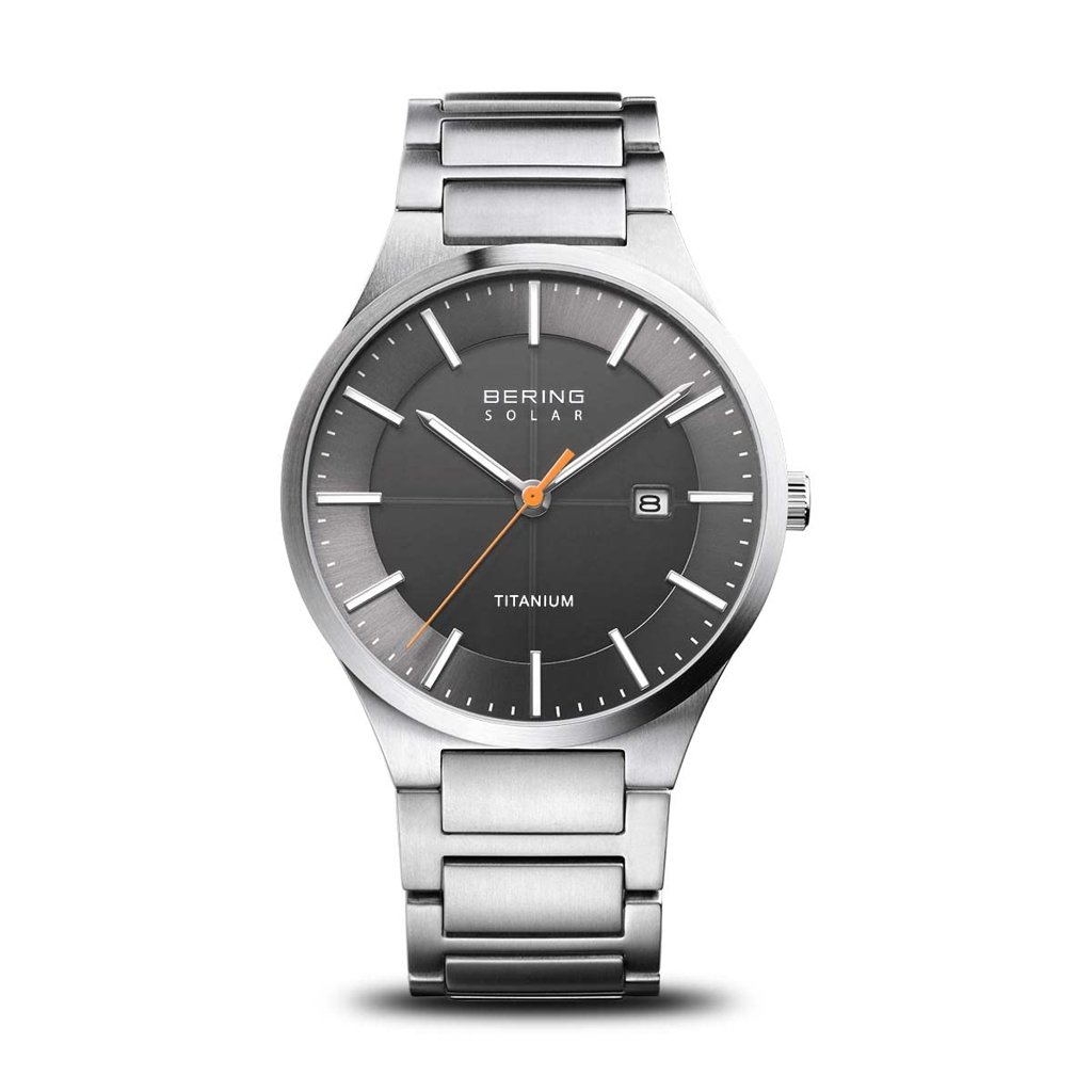Reloj solar de titanio con cristal zafiro y resistencia 10ATM