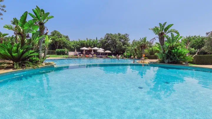 Escapada al Algarve en resort 4* con 7 piscinas Hotel 4*cerca de la playa en Albufeira piscinas y spa desde 67