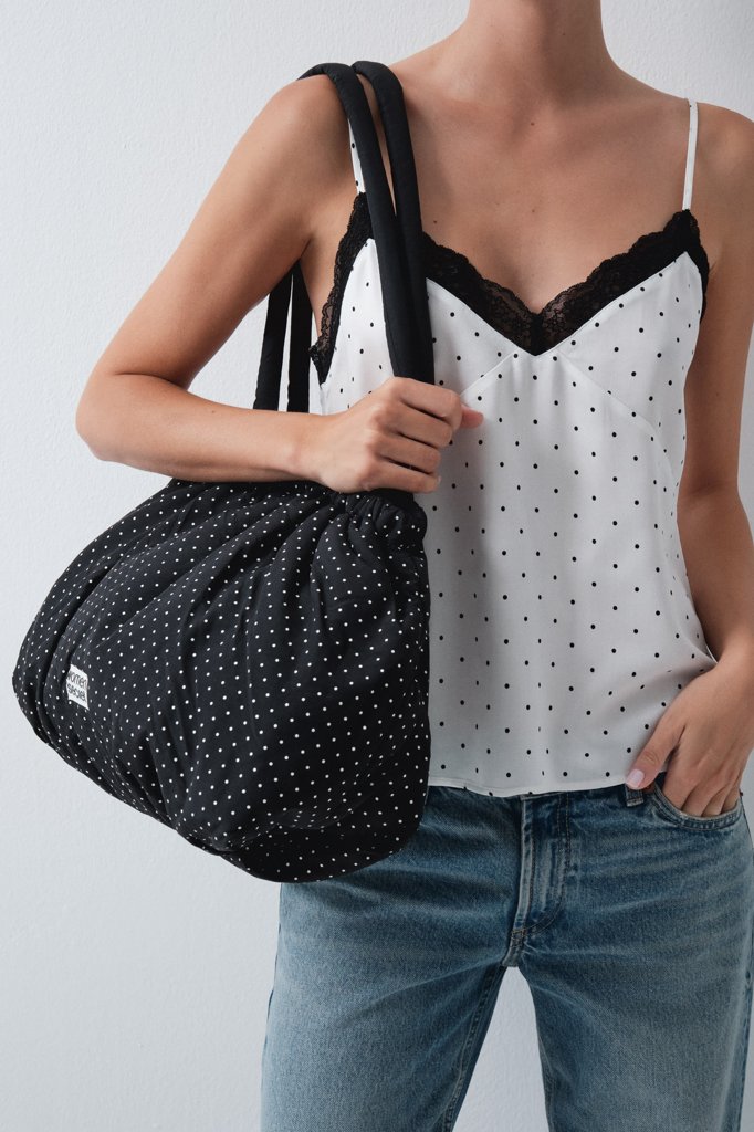 Bolso acolchado fruncido con 50% de descuento