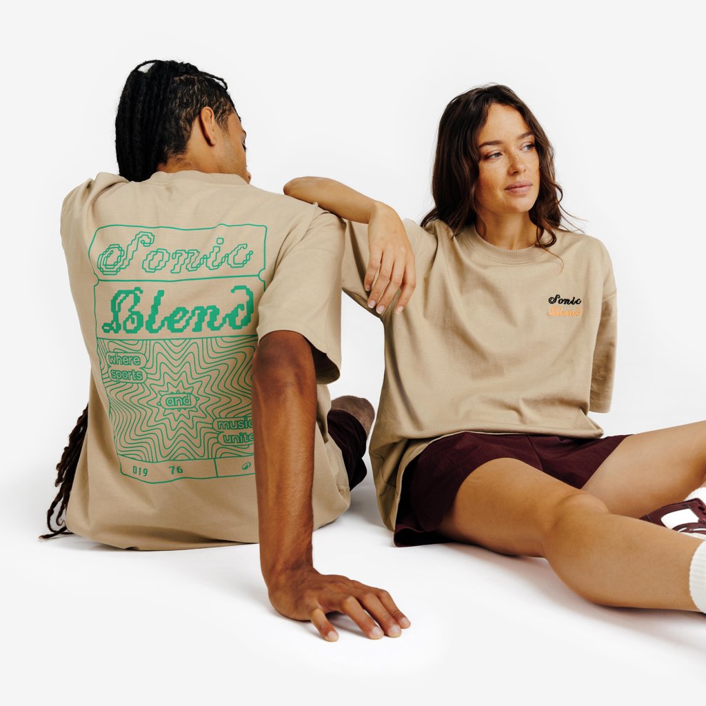 Camiseta Elementals beige con estampado, estilo unisex
