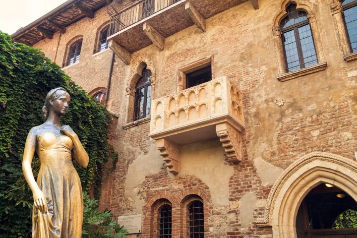 Escapada romántica a Verona con desayunos incluidos
