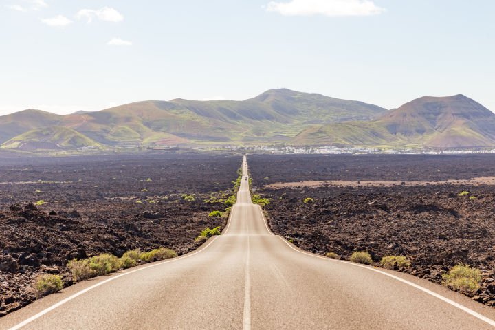 Escapada a Lanzarote: vuelos y 3 noches en Costa Teguise para 4