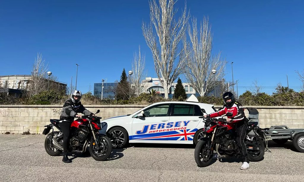 Aprende a dominar la moto con 6 clases en Madrid
