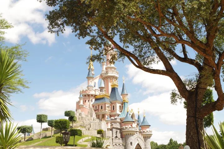 Escapada low cost a Disneyland París: vuelo, hotel y entrada