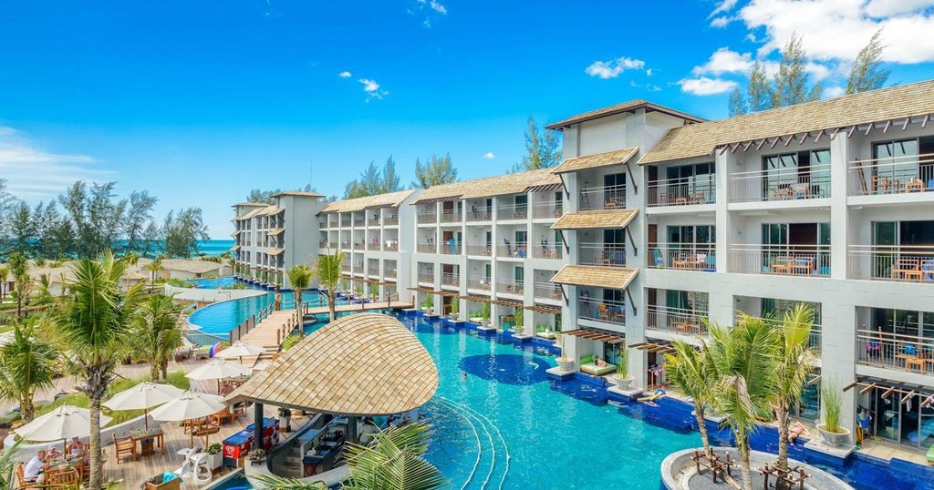 Escapada de 7 noches en Mai Khao Lak Beach Resort con media pensión