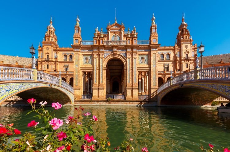 Sevilla con encanto: apartamento y desayuno incluido