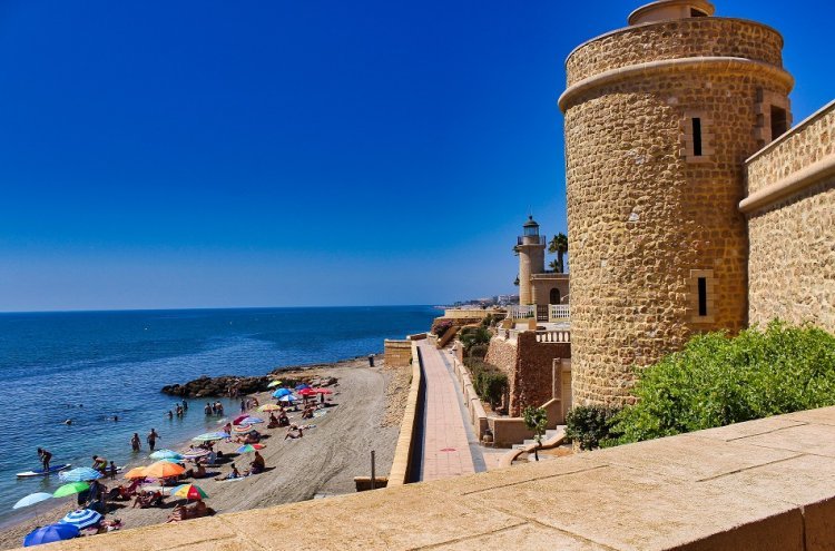 Escapada a Roquetas de Mar: 2 noches con pensión completa