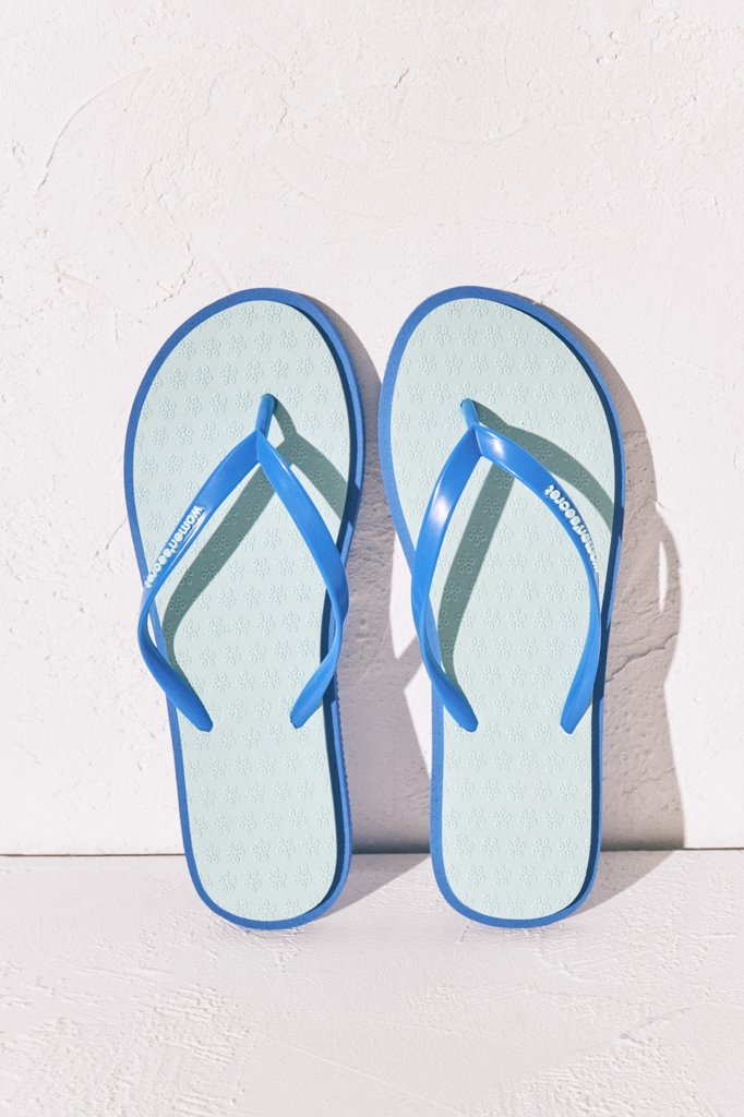 Chanclas florales por 5,39€ con un 84% de descuento