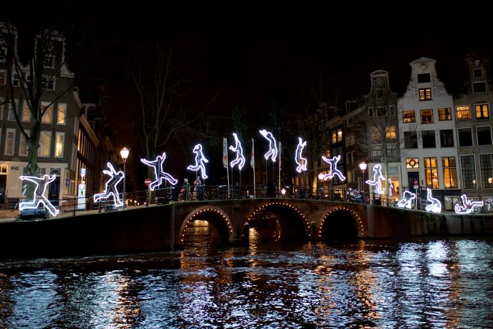 Escapada a Ámsterdam: vuelo + 2 noches y luces navideñas