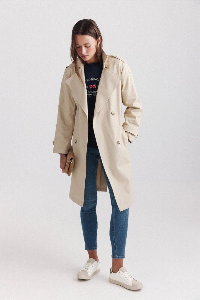 Gabardina de corte clásico con cinturón: estilo y elegancia