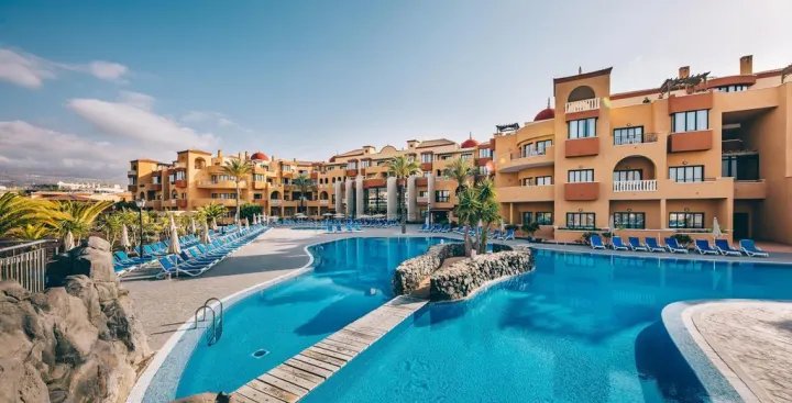 Escapada a Tenerife: vuelo + 3 noches en 5★ con desayuno