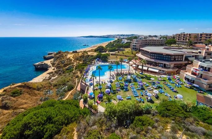 Escapada de lujo en Albufeira: 4★ con desayuno cerca del mar