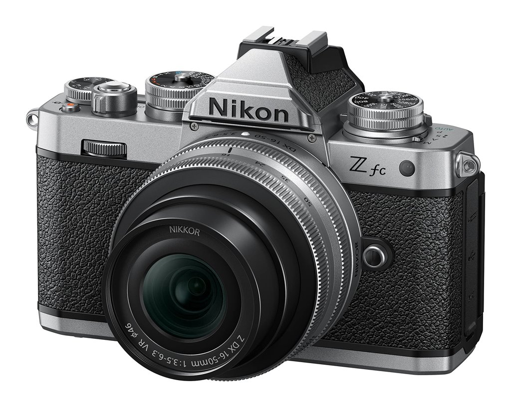 Captura tu estilo retro con la Nikon Z fc y su objetivo 16‑50 mm