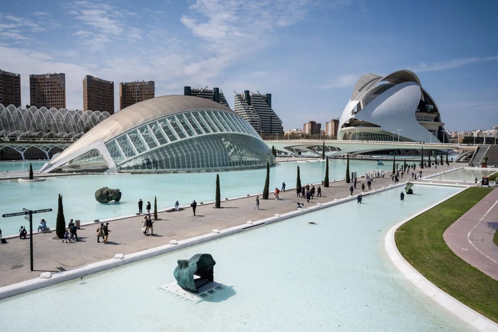 Sumérgete en Valencia: Hotel + Desayuno + Entrada al Oceanogràfic