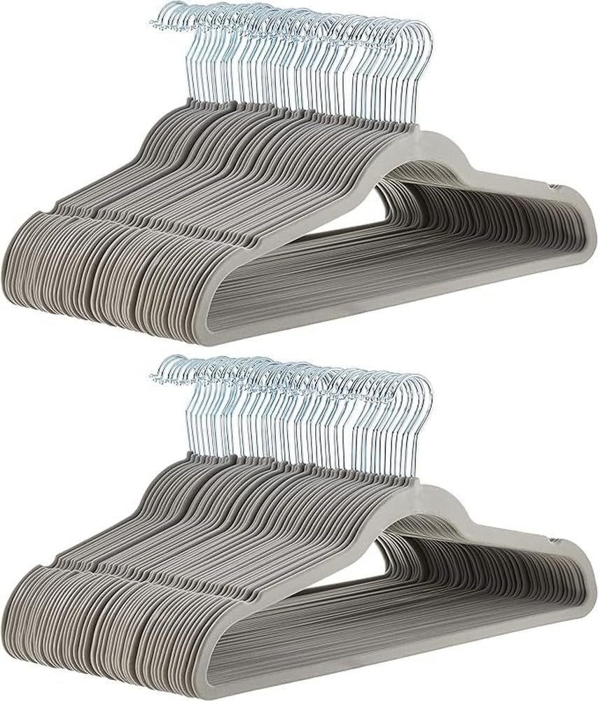 Set de 100 perchas de terciopelo Amazon Basics – colores variados