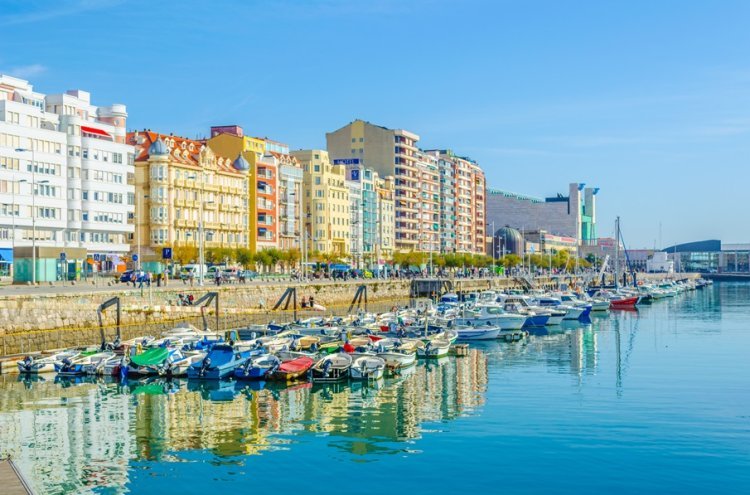 Escápate a Santander y disfruta del centro con desayuno