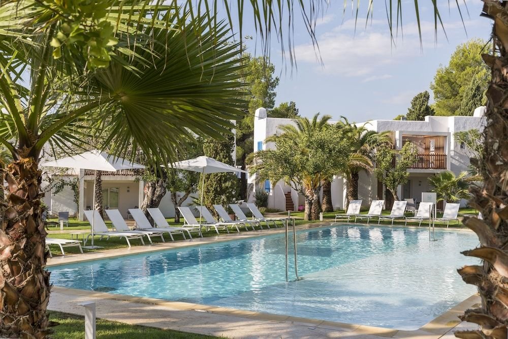 Escapada a Ibiza en hotel 4★ con ferry y coche desde 234€
