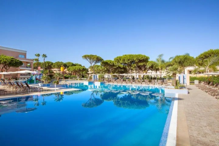 Escapada a Cádiz: Hotel 4★ a 50 m de la playa desde 25 €/noche