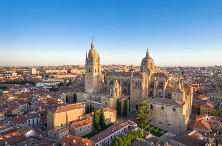 Escapada a Salamanca: hotel 3★ con desayuno y 50% de descuento para niños