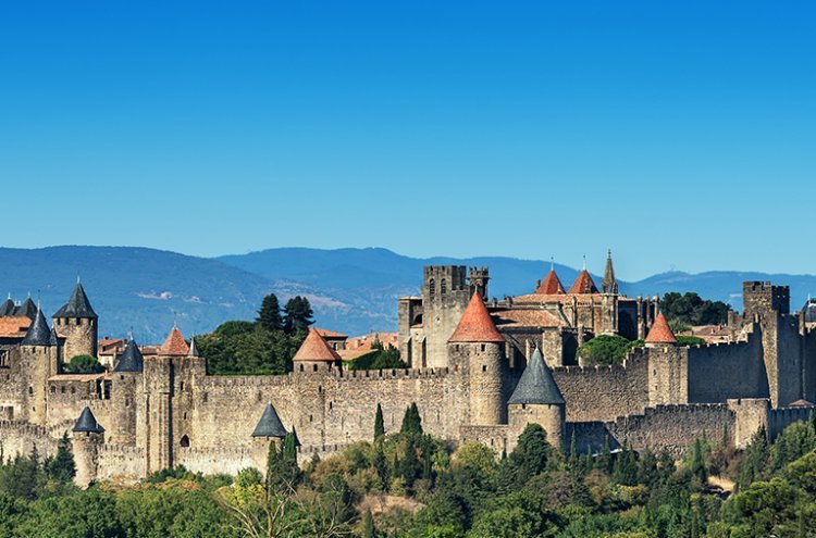 Escapada medieval: alojamiento con desayuno junto a la Cité