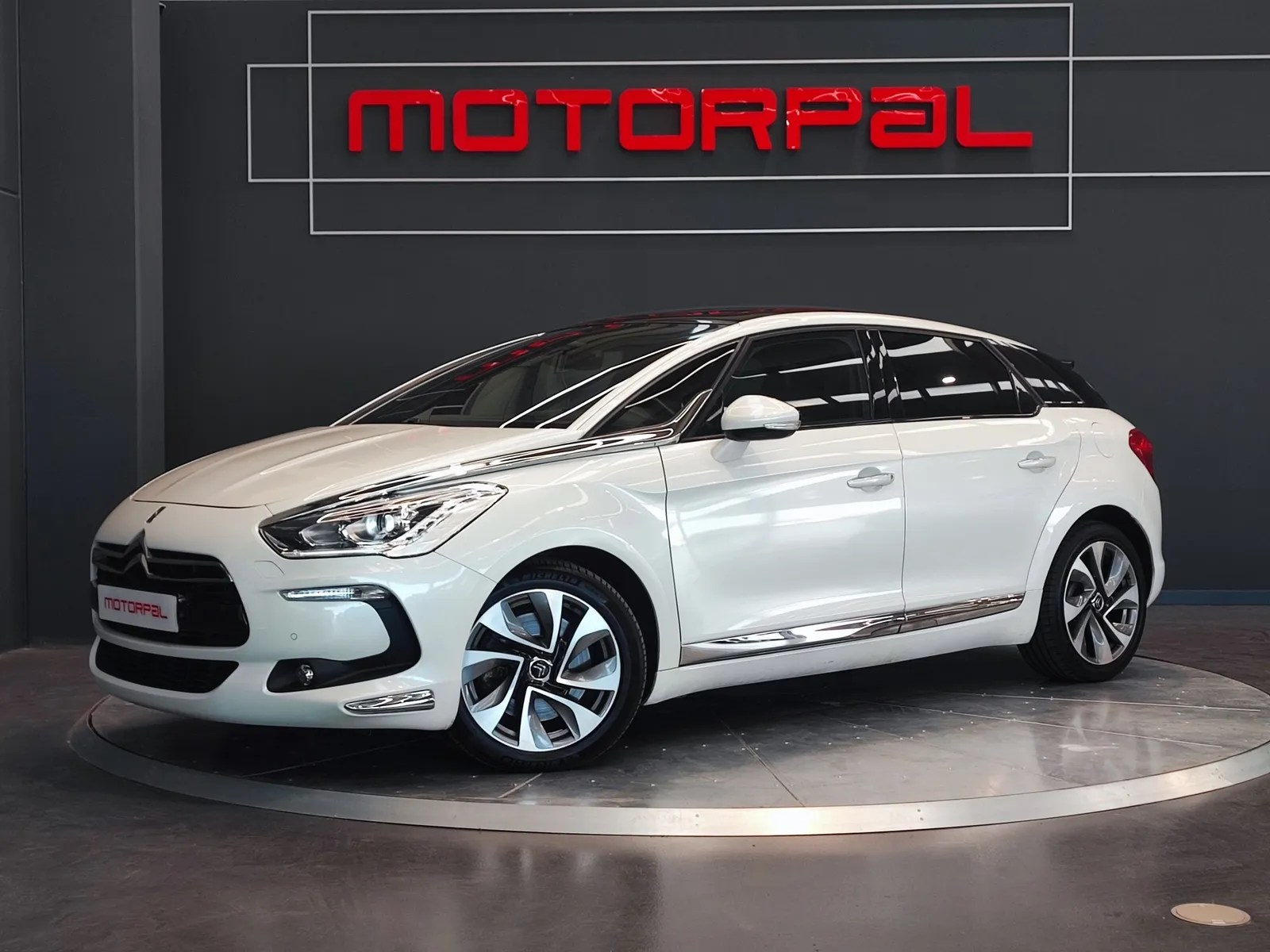 DS DS 5 BlueHDi 180cv EAT6 Sport