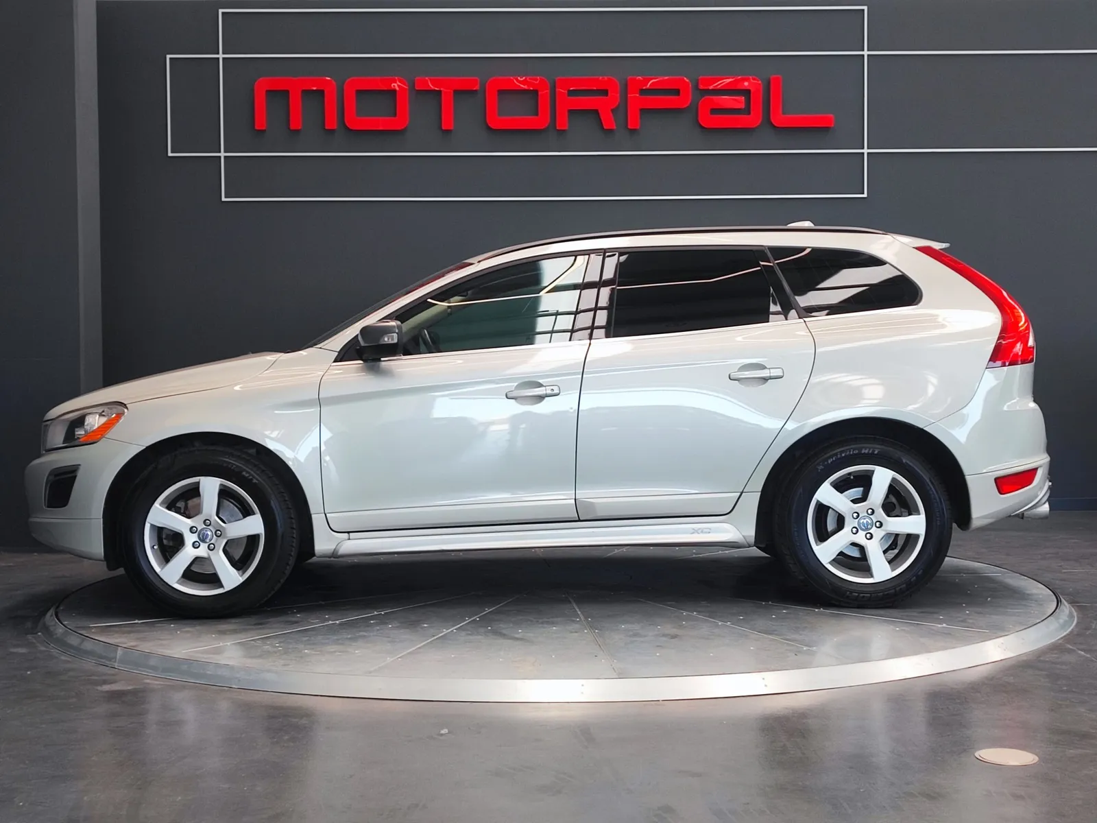 Volvo XC60 2.4 D5 AWD R-Design Auto, foto 1