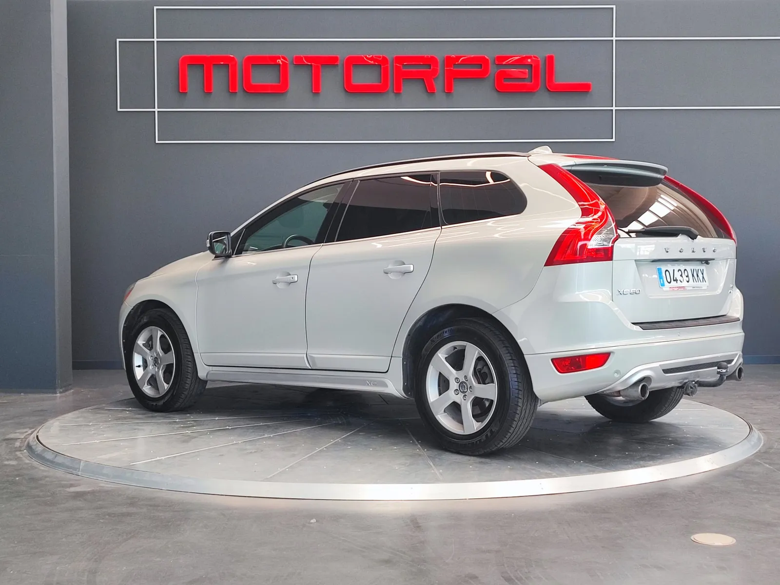 Volvo XC60 2.4 D5 AWD R-Design Auto, foto 2