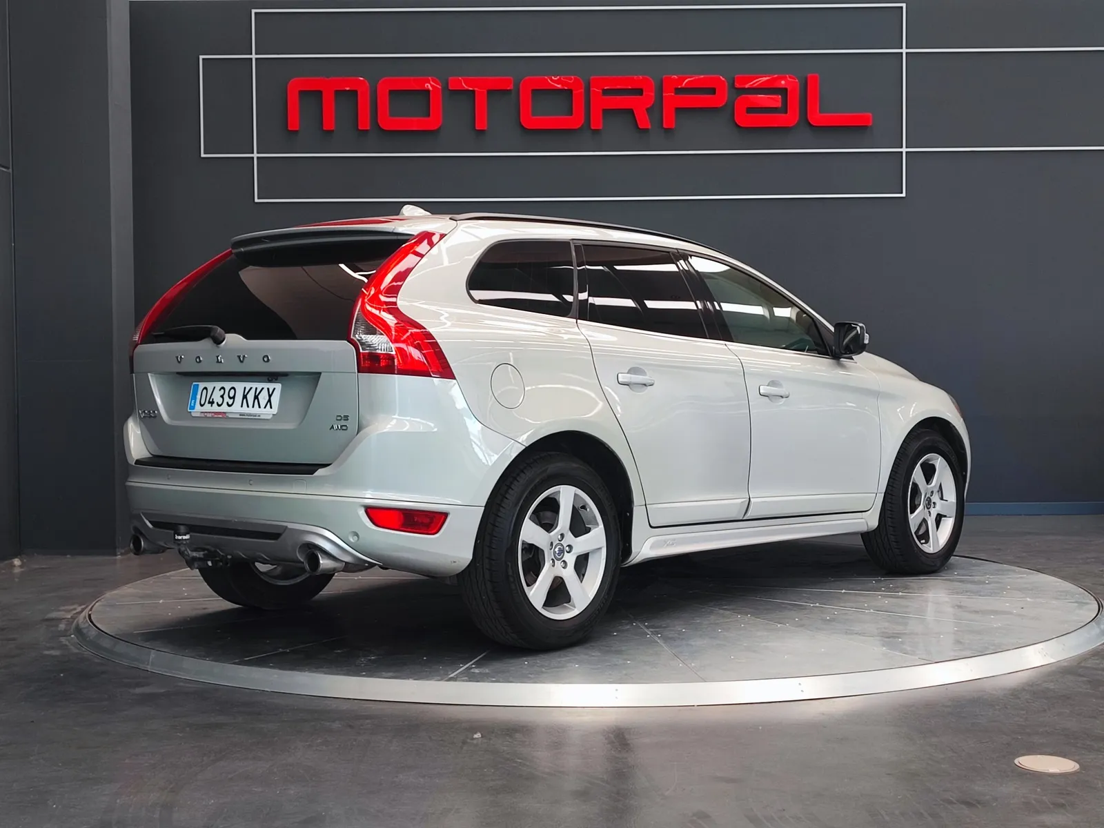 Volvo XC60 2.4 D5 AWD R-Design Auto, foto 4