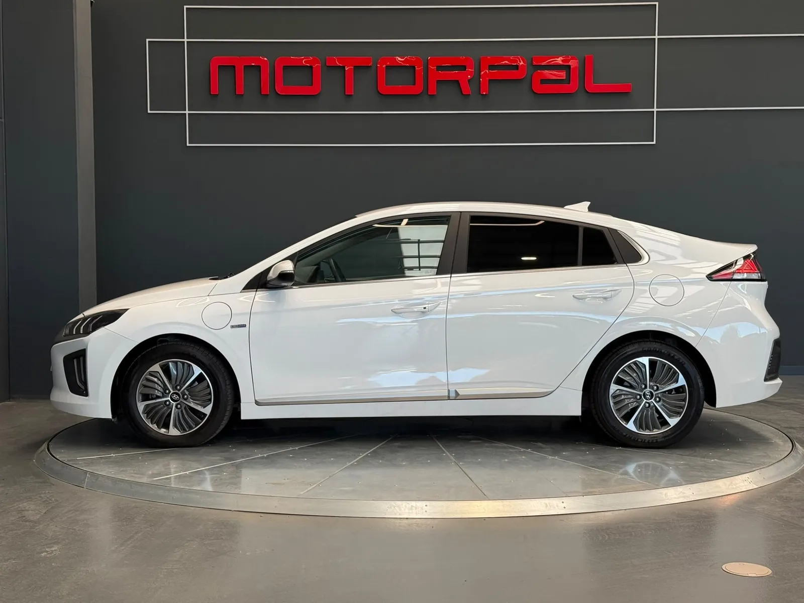 Hyundai IONIQ 1.6 GDI PHEV Tecno DCT, foto 1