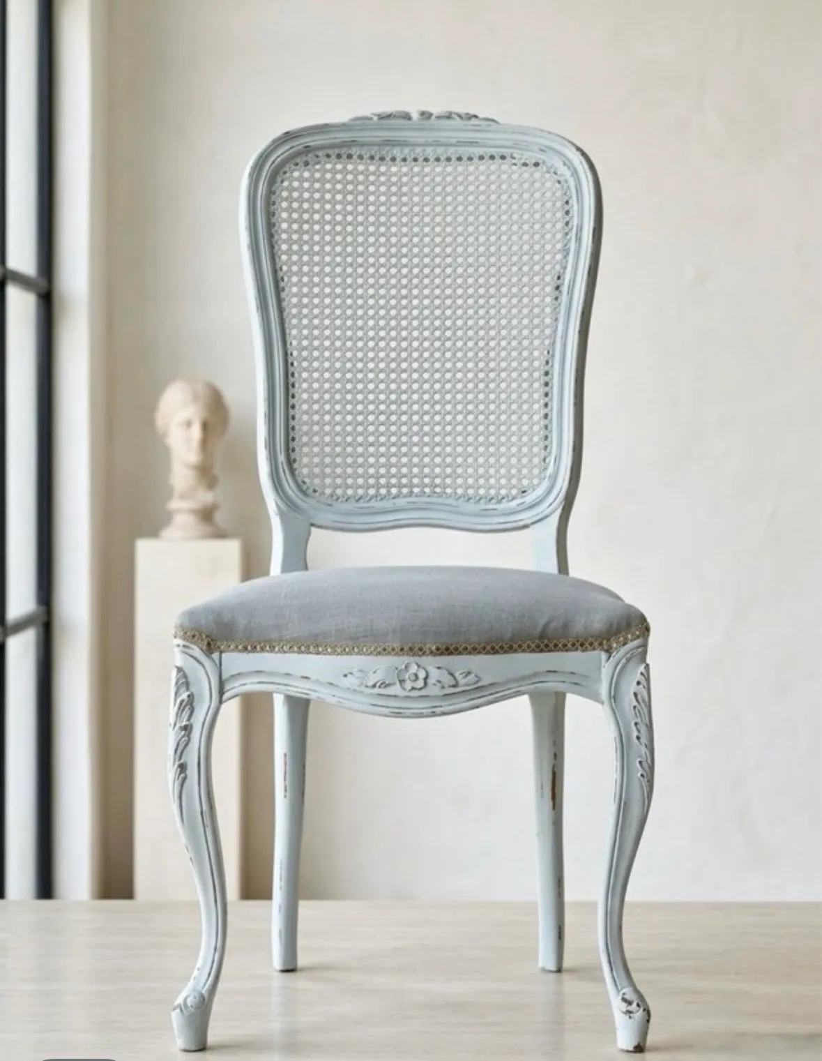 Silla Luis XV blanco y lino