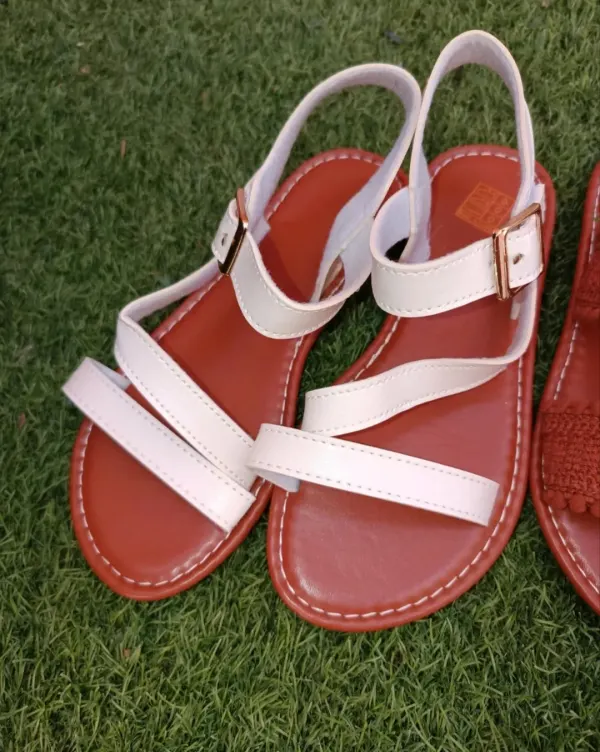 Lote sandalias núm 33 nuevas