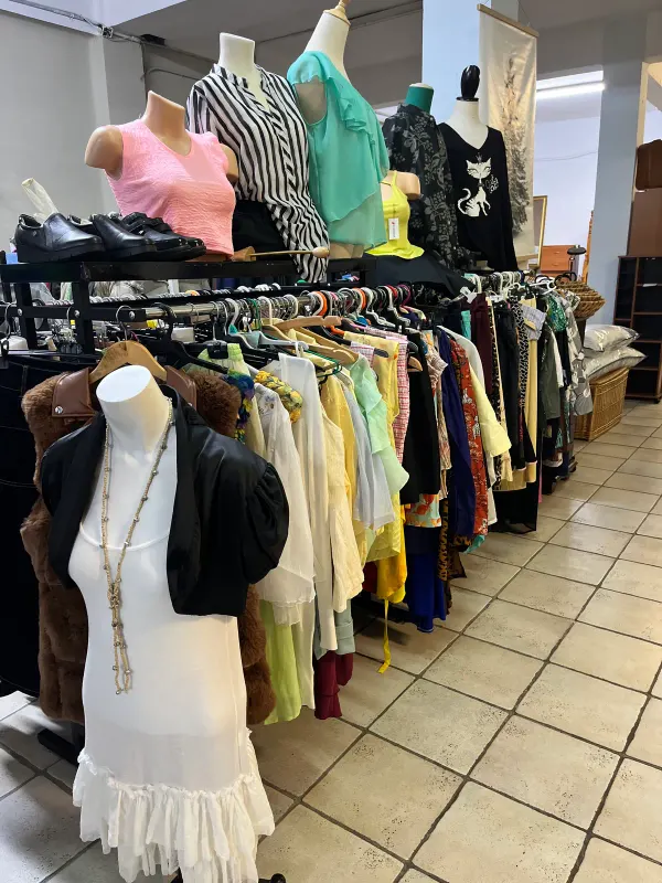 ROPA EN OFERTA TIENDA SOLIDARIA