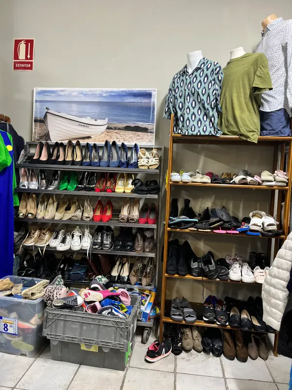 ROPA EN OFERTA TIENDA SOLIDARIA
