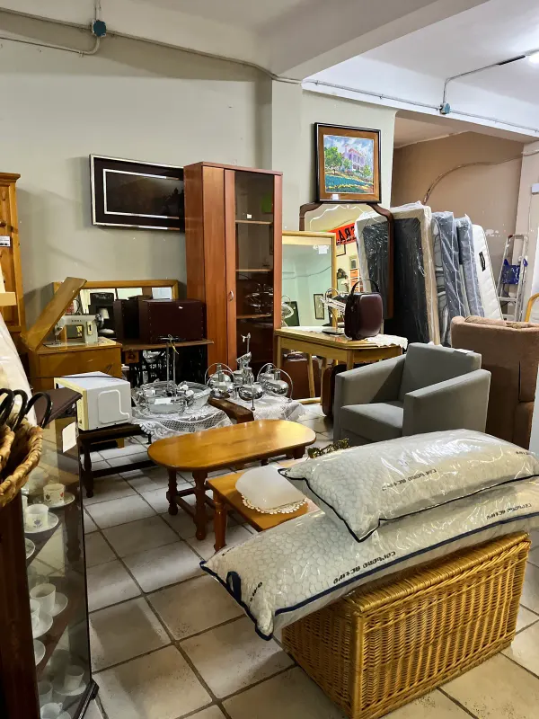 ROPA EN OFERTA TIENDA SOLIDARIA