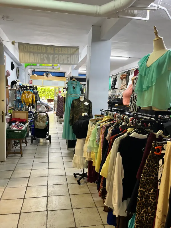 ROPA EN OFERTA TIENDA SOLIDARIA