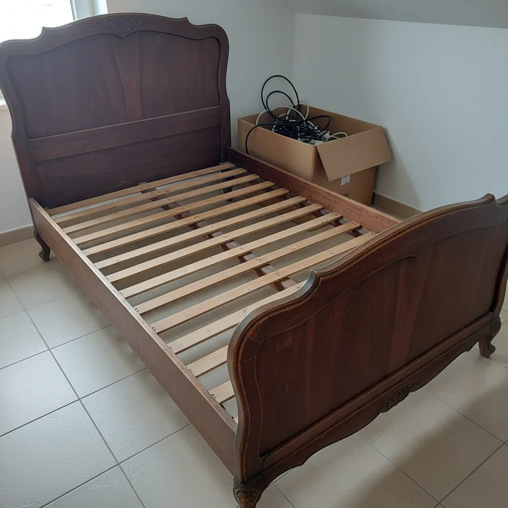 Cama antigua de madera
