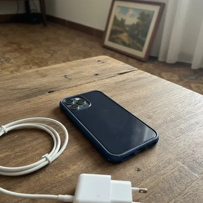 iPhone 13 Azul Marino + Funda y Cargador