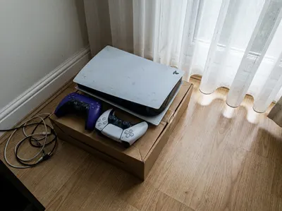 Consola PS5 Digital + 2 Mandos Morado y Blanco
