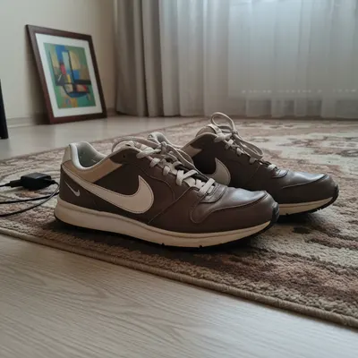 Zapatillas Nike Talla 37.5 Marrones y Blancas