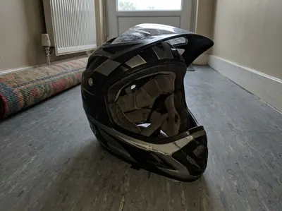 Casco de bicicleta MTB adulto en buen estado.