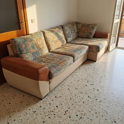 Sofá modular beige y multicolor