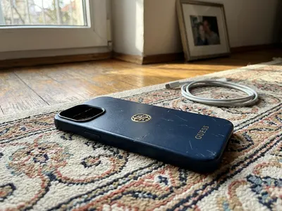 Funda iPhone 13 Guess